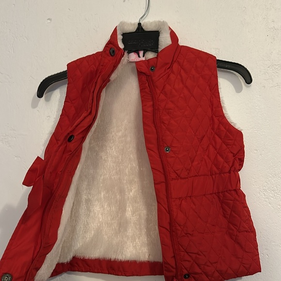Girls Red Puffer Vest with White Fur - Picture 8 of 9